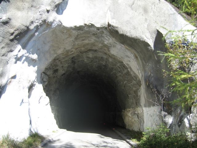 Erster Tunnel.