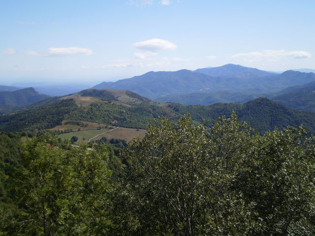 Blick von der Paßhöhe nach Nordosten.