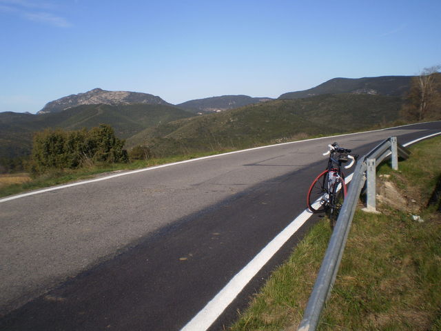 Oben. Im Hintergrund links der Puig de la Talaia, höchster Berg der Gegend.