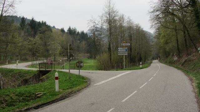 Nordanfahrt: Start an der Straße Ammerschwihr-Labaroche im Tal des Walbach.