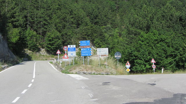 Südwestanfahrt: Die Kreuzung an der Straße zum Muraglione.