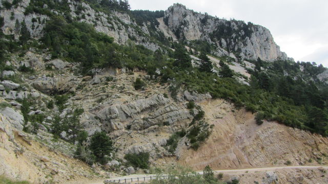 Ostanfahrt: Unterhalb der Serra de Querol.