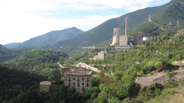Südanfahrt: Torre d'Olano und das Kraftwerk dahinter.