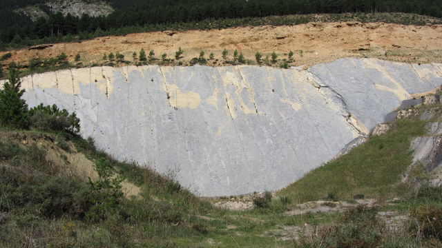 Südanfahrt: Eine Mine direkt unterhalb der Paßhöhe.