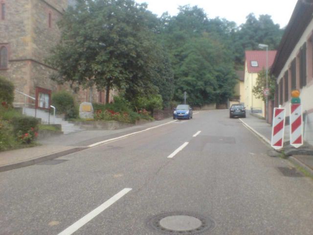 Laudenbach - vorbei an der Kirche.