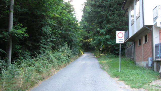 Westanfahrt: Schmale Straße aus Bagnone raus.