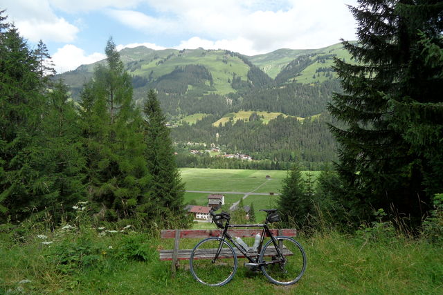 Ausblick auf das Lechtal und zur Hornbachkette in den [[Allgäuer Alpen|regionen|allgauer-alpen]]