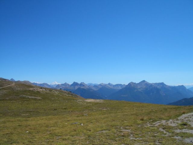die Gipfel über Briancon 
links Le Janus über dem Gondran und mittig das Tal zum Izoard