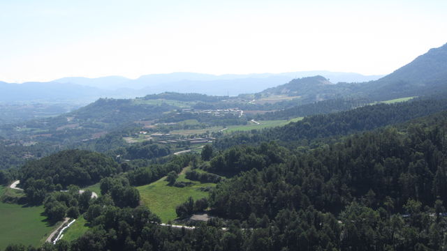 Südanfahrt: Blick über die Hochebene oberhalb von Sant Hipolit.