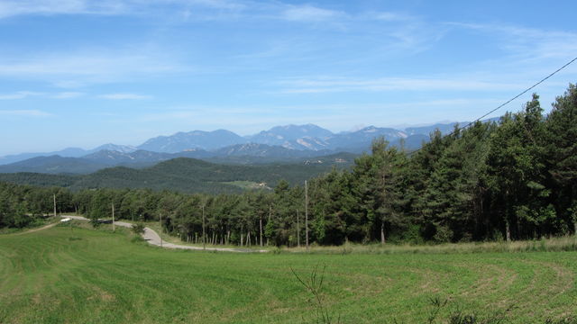 Blick von der Sackgasse zu den Rasos de Peguera und der Serra d'Ensija.