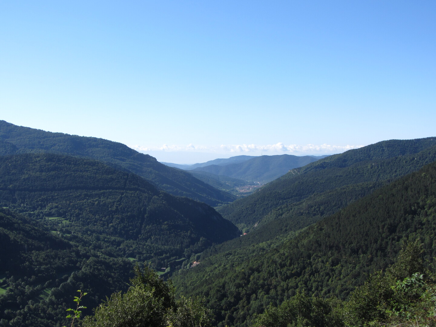 Ostanfahrt: Blick nach Süden ins Vall de Ribes.