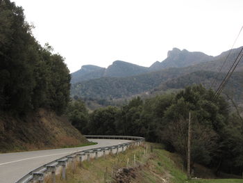 Ostanfahrt: Hinter Santa Pau, am Horizont die Serra de Finestres.
