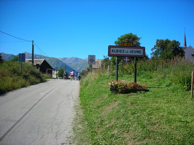Der Ortseingang von Albiez-le-Jeune.