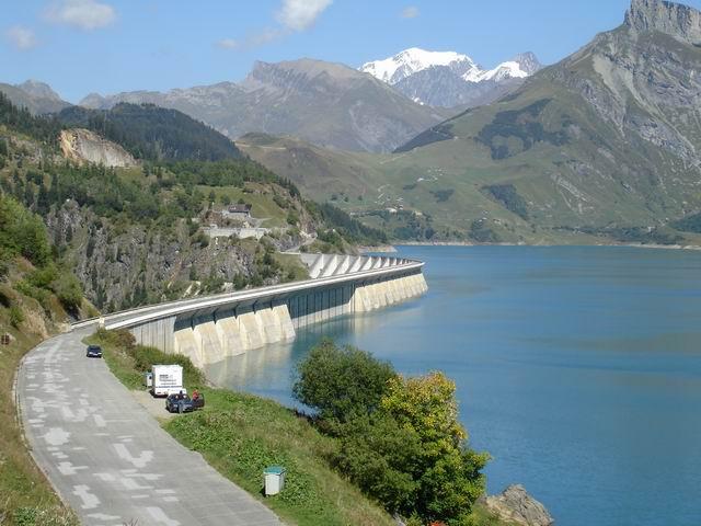 Die Staumauer des Lac de Roselend und der Mont Blanc - die Alpen von ihrer schönsten Seite?
