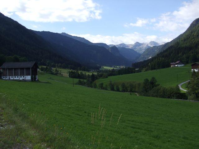 Nordanfahrt: Im Tal des Taurachbaches.