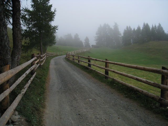 Die Schotterstraße zur Reschener Alm - für Abenteurer gut mit dem Rennrad befahrbar.