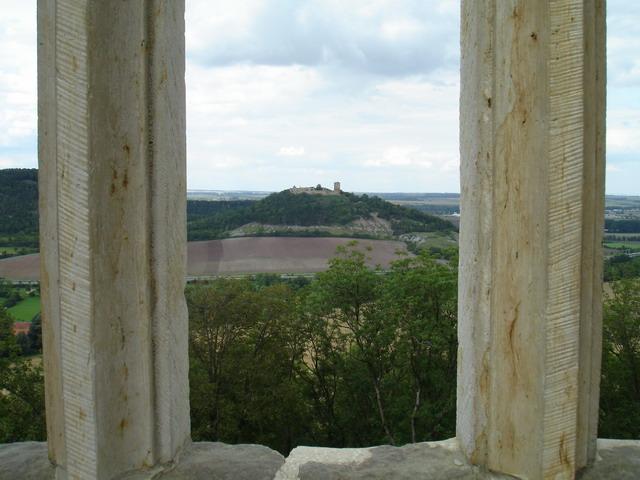 Blick von der Mühlburg zur Burg Gleichen