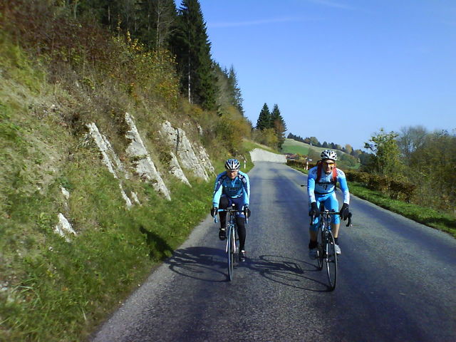 Philippe und Julien auf der Strasse Richtung Col du Mollendruz