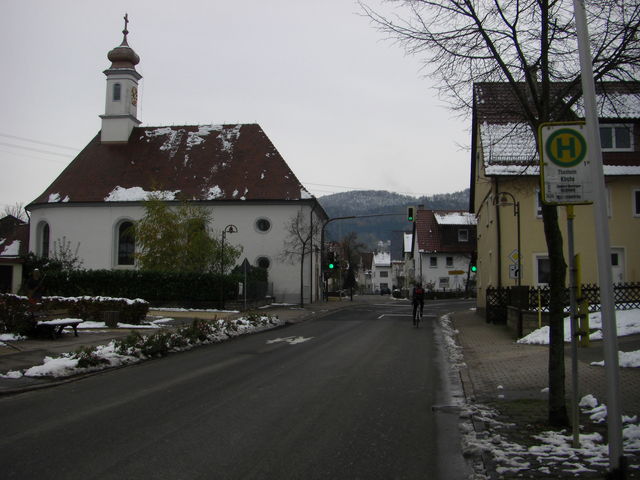 An der Kirche in Thanheim beginnt die Auffahrt zum Stich.