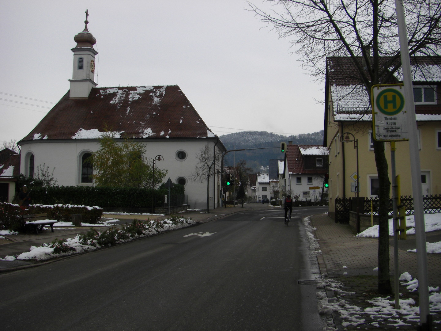 An der Kirche in Thanheim beginnt die Auffahrt zum Stich.