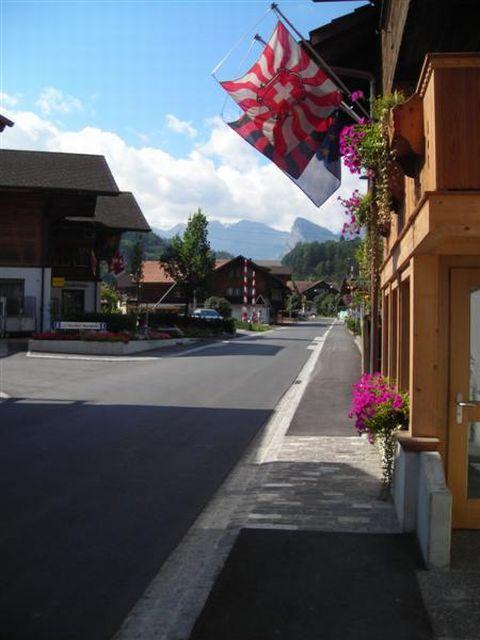 Die Ortschaft Ey am Eingang zum Diemtigtal. 
