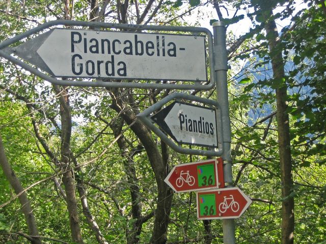04 Abzweigung der Varianten-Route zum Lucomagno.