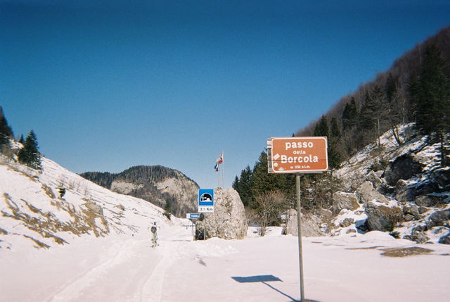 26. März. Verschneiter Passo Borcola