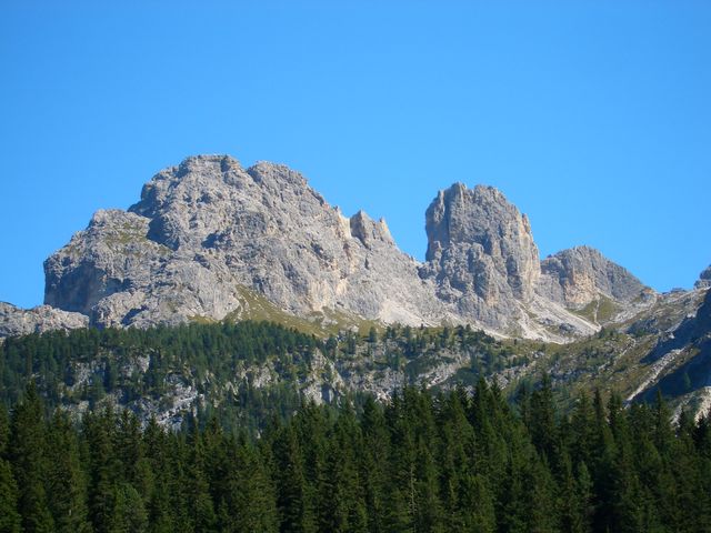 und immer die bizarren Felsformationen der Dolomiten.