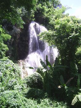 Westanfahrt grob 200 Meter weiter grosser Wasserfall nur bei Regenzeit.