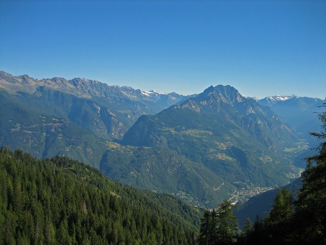 Ausblick in das Misox/Graubünden, gegenüber gibt es auch Velotouren, 16.7.08