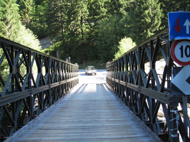Weiter oben, provisorische Brücke. Ein Umfahrungstunnel wird gebaut