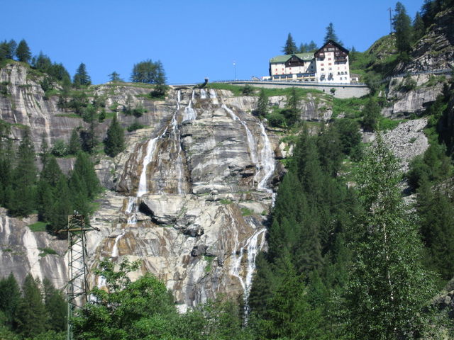 Ausgetrockene Tosa-Wasserfälle