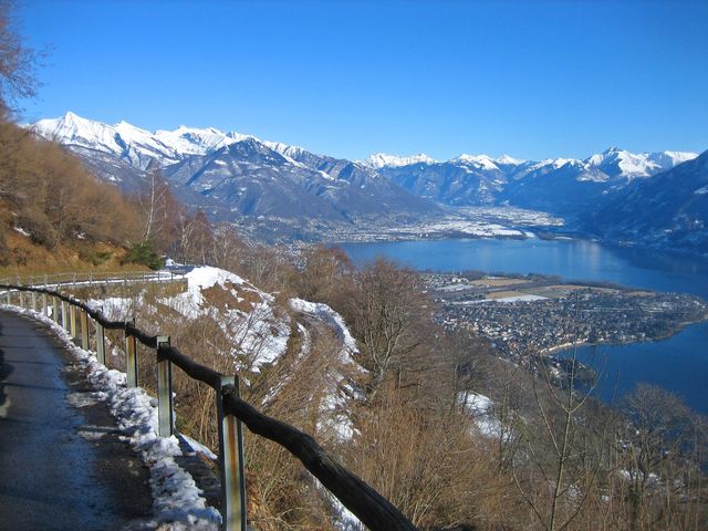 03 Kehren, "die die Welt bedeuten" mit Blick auf Ascona und den nördlichen Lago, 11.01.2009