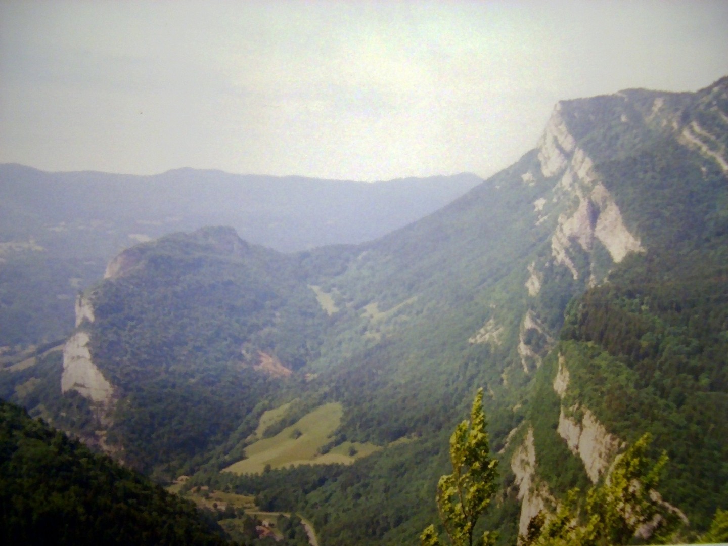 Herbouilly Sicht zum Gorges de la Bourne vom Aussichtspunkt bei Valchevrière
