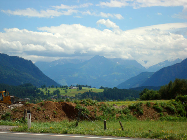 Hinter Saalfelden: Blick zurück zum Zeller Becken und den Hohentauern  