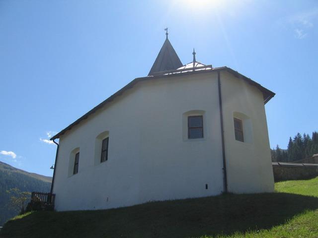 Kapelle oberhalb Mutten.