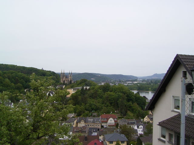 Blick von der Ostanfahrt auf Remagen und das Rheintal.