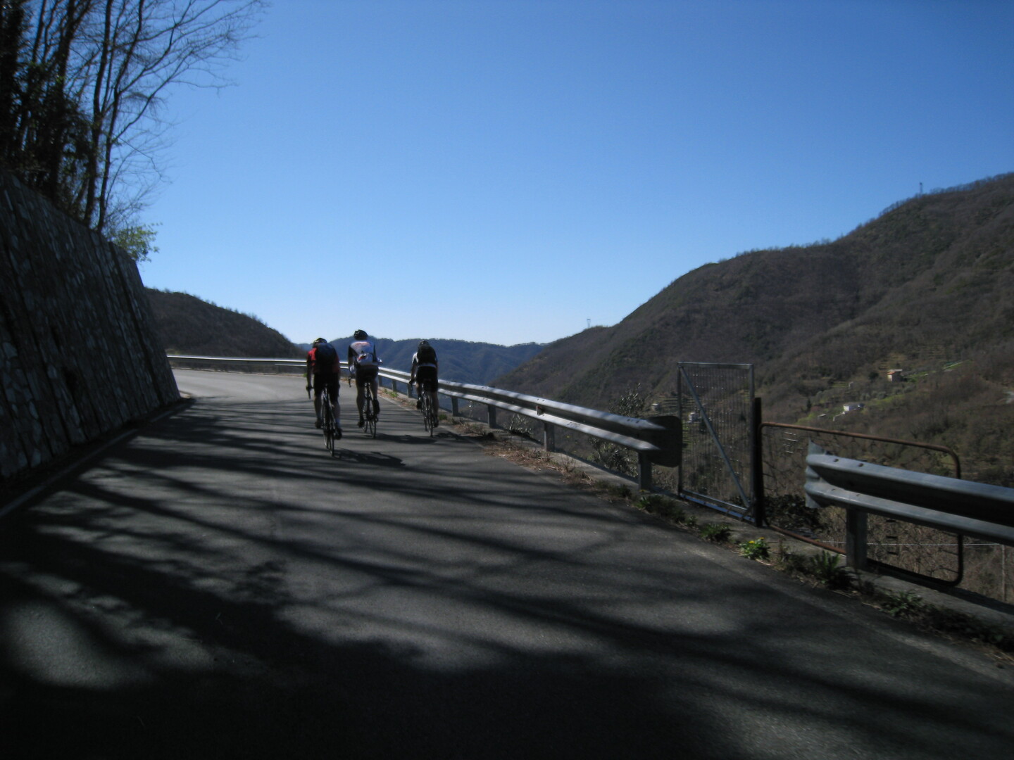 Aufstieg zum [[Passo di Portello|paesse|passo-di-portello]], welchen man an Tag 4 erklimmt.
(März 2009)