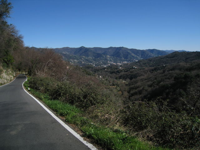 Erster längerer Anstieg nach San Martino di Noceto.
(Februar 2009)