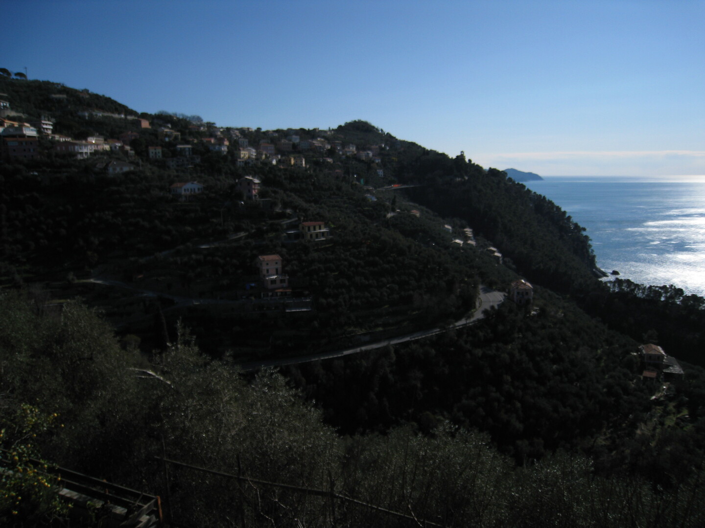 Blick auf die Via Aurelia bei Zoagli.
(Februar 2009)