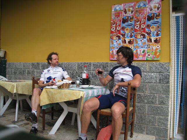 Empfehlenswerte Pause bei Remo in der Bar.
(September 2008)