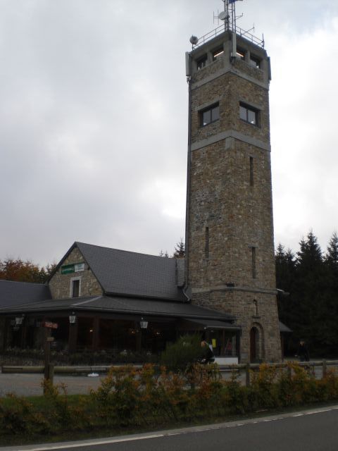 Der Turm und das Restaurant am Signal de Botrange