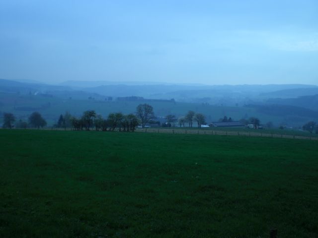 Noch einmal Ausblicke bei trübem Wetter während der Ardennen-statt-Amstel-Tour am 18.04.09