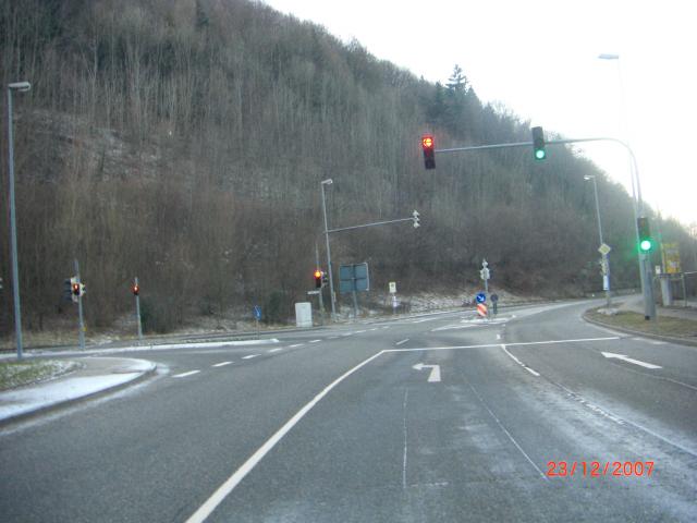 Diese Kreuzung mit der B465 ist der Startpunkt für die Hanner Steige und auch gleichzeitig für die __[Sirchinger Steige|869]