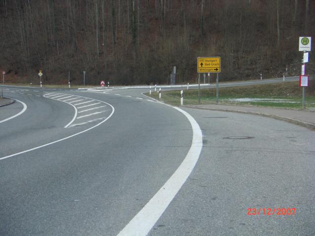 Startpunkt der Wittlinger Steige an der B465 im Ermstal zwischen Urach und Seeburg.