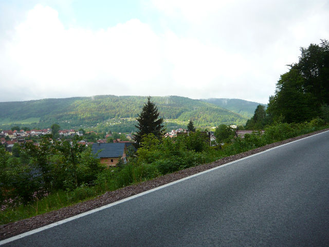 Ruppberg - Auffahrt von Zella Mehlis - 6 - Freier Blick auf Zella Mehlis.