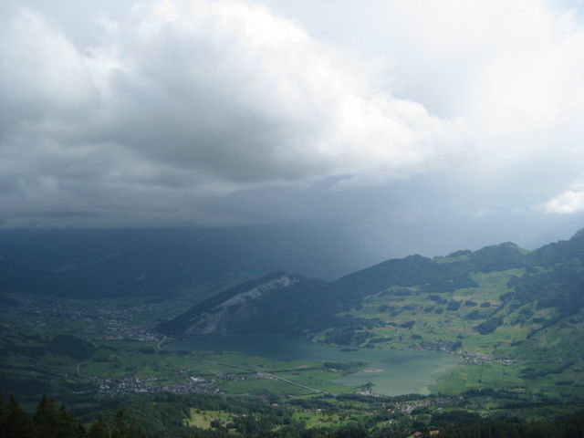 Entstehung einer Schauerzelle über dem Schwyzer Becken