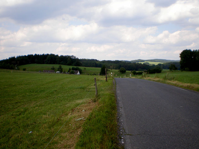 Hügellandschaft der Nordostanfahrt.