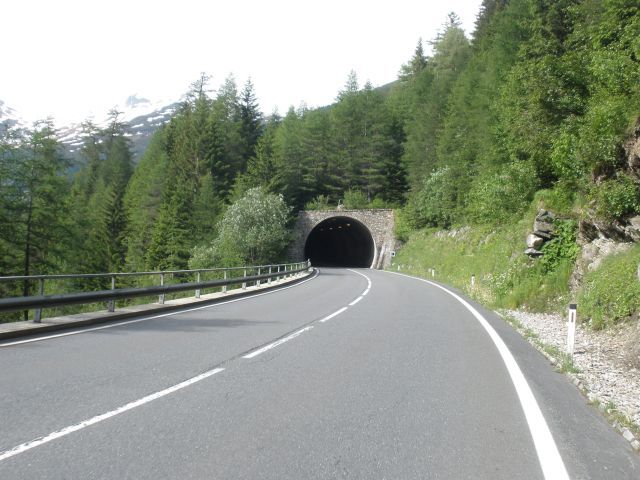 Beleuchteter Tunnel vor Raneburg.