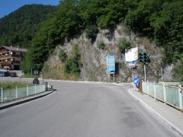 Echter Beginn an der Brücke über den Cordevole.